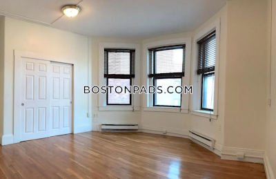 Back Bay Very nice 1 Bed 1 Bath on Boylston St Boston - $3,200